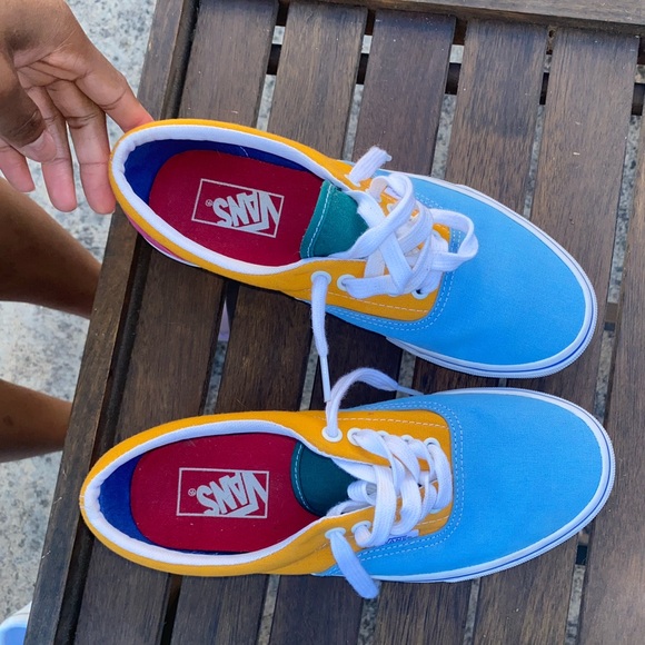 Colorful vans - Picture 5 of 5